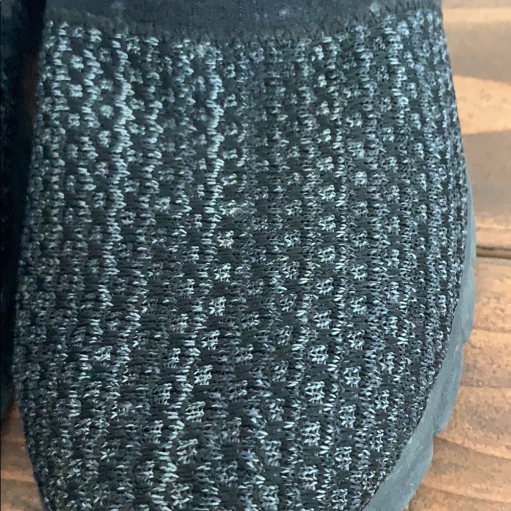 Sketchers Air Cooled Memory Foam Slip On - image 4